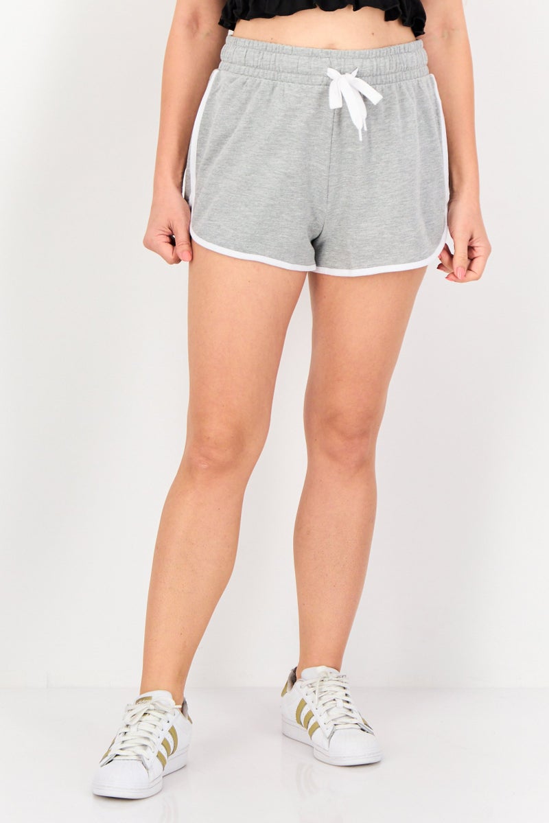 FOREVER 21 شورتات أساسية عادية للنساء، رمادي مائل إلى اللون الفاتح - Image 1