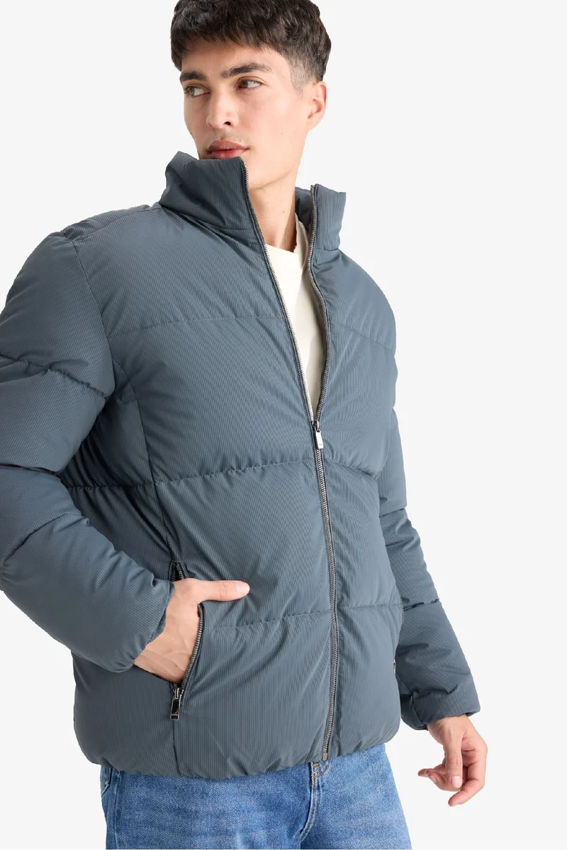ديفاكتو Regular Fit Waterproof High Neck Zippered Puffer Jacket