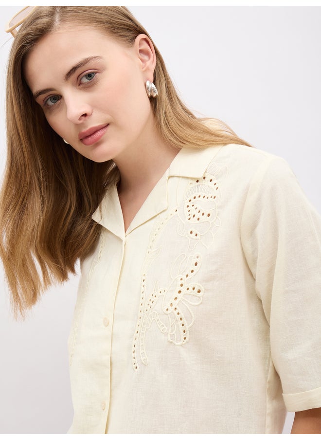 Styli Styli Schiffli Notch Lapel Short Sleeve Regular Fit Shirt  - Image 4