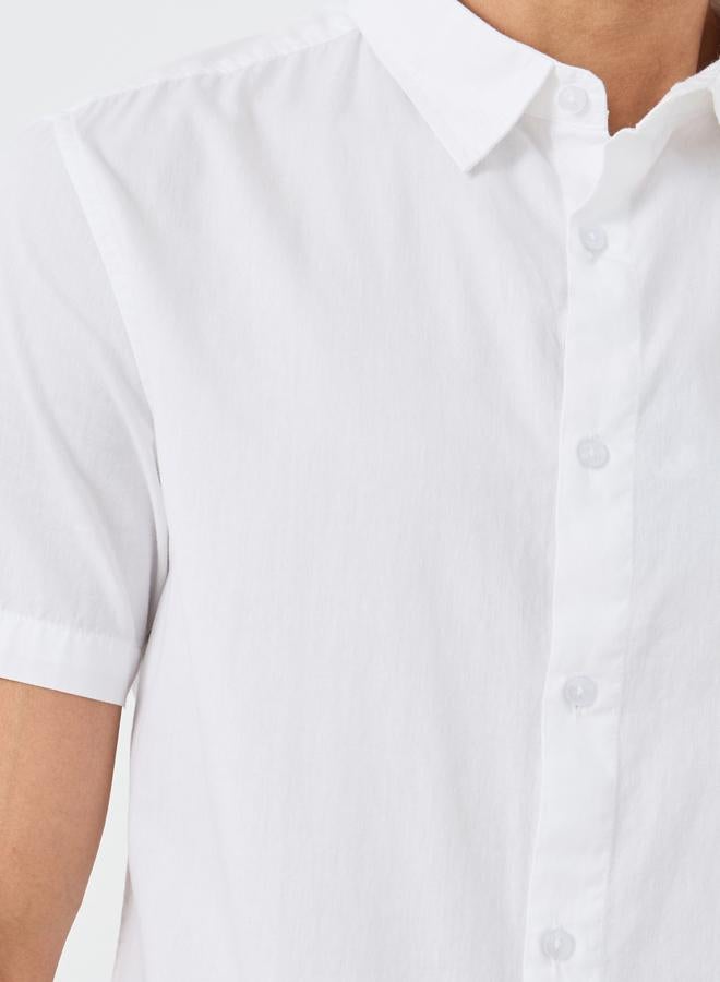 Styli Styli Solid Woven Regular Fit Short Sleeve Shirt  - Image 3