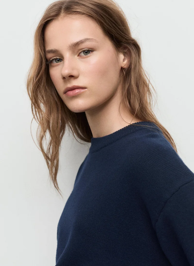 مانجو كنزة صوفية بياقة دائرية