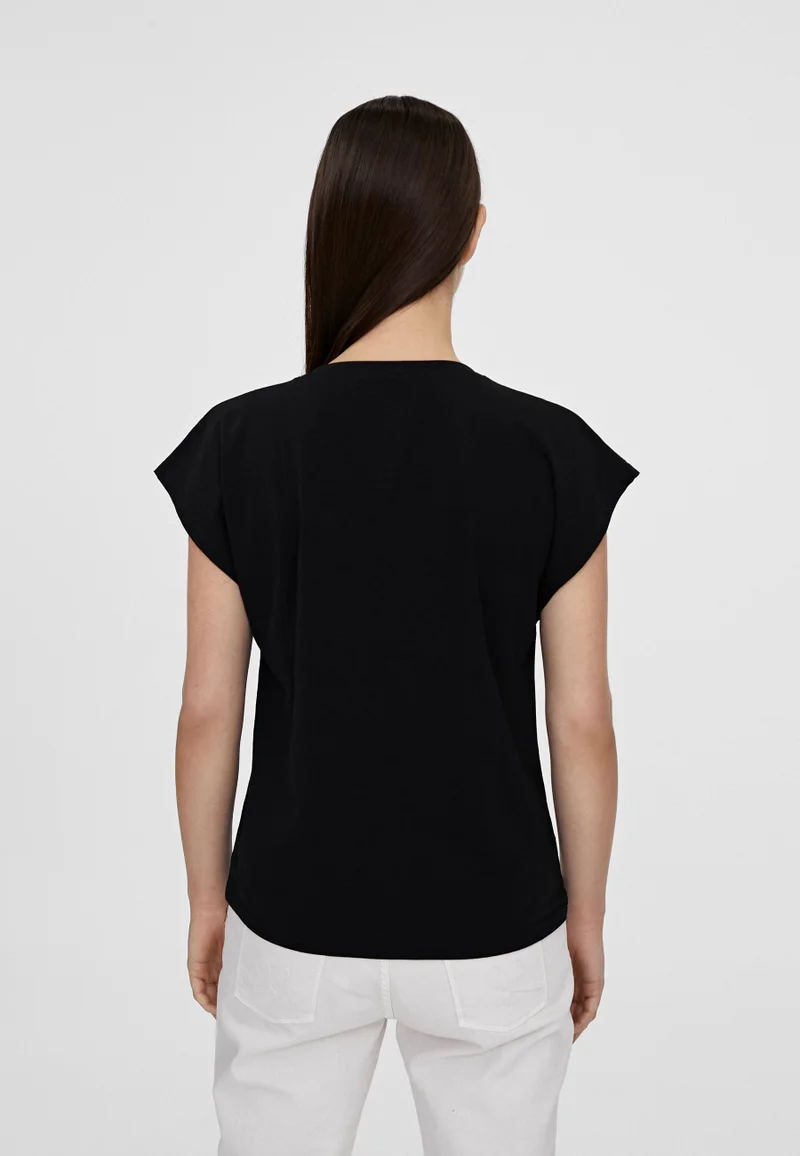 Lola Casademunt T-shirt with more is more positioning