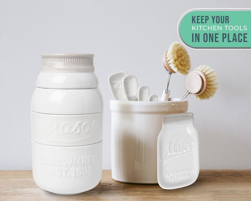 كومفيفي مجموعة أدوات المطبخ برطمان ماسون العتيق، مجموعة ديكور سيراميك المطبخ متعددة القطع مع 4 أكواب قياس و4 ملاعق قياس ومسند ملعقة - طراز عتيق جذاب من السيراميك الأبيض المنقوش - Image 5