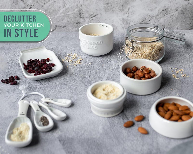 كومفيفي مجموعة أدوات المطبخ برطمان ماسون العتيق، مجموعة ديكور سيراميك المطبخ متعددة القطع مع 4 أكواب قياس و4 ملاعق قياس ومسند ملعقة - طراز عتيق جذاب من السيراميك الأبيض المنقوش - Image 4