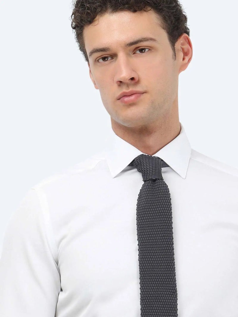 كيب قميص أبيض سادة بقصة ضيقة من مزيج القطن الكلاسيكي - Image 4