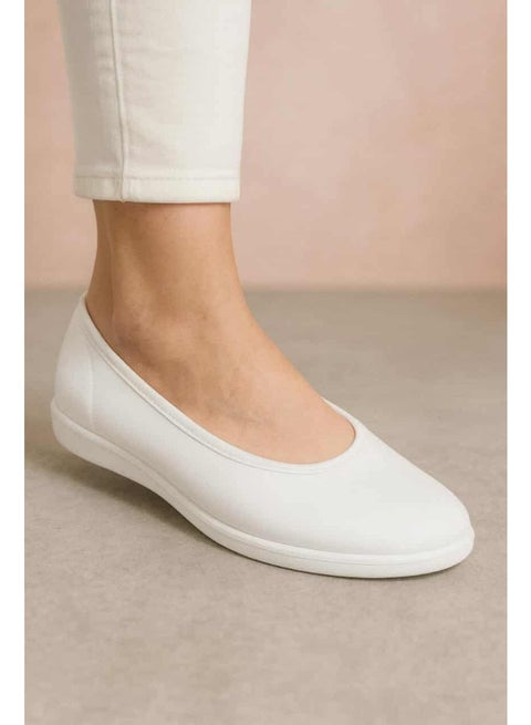 حذاء طبي عصري للنساء ابيض