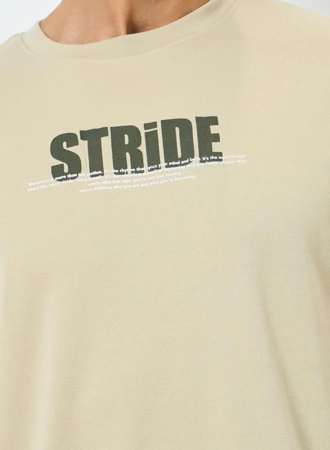 ستايلي اكتيف تيشيرت بقصة واسعة وطبعة شعار للرجال