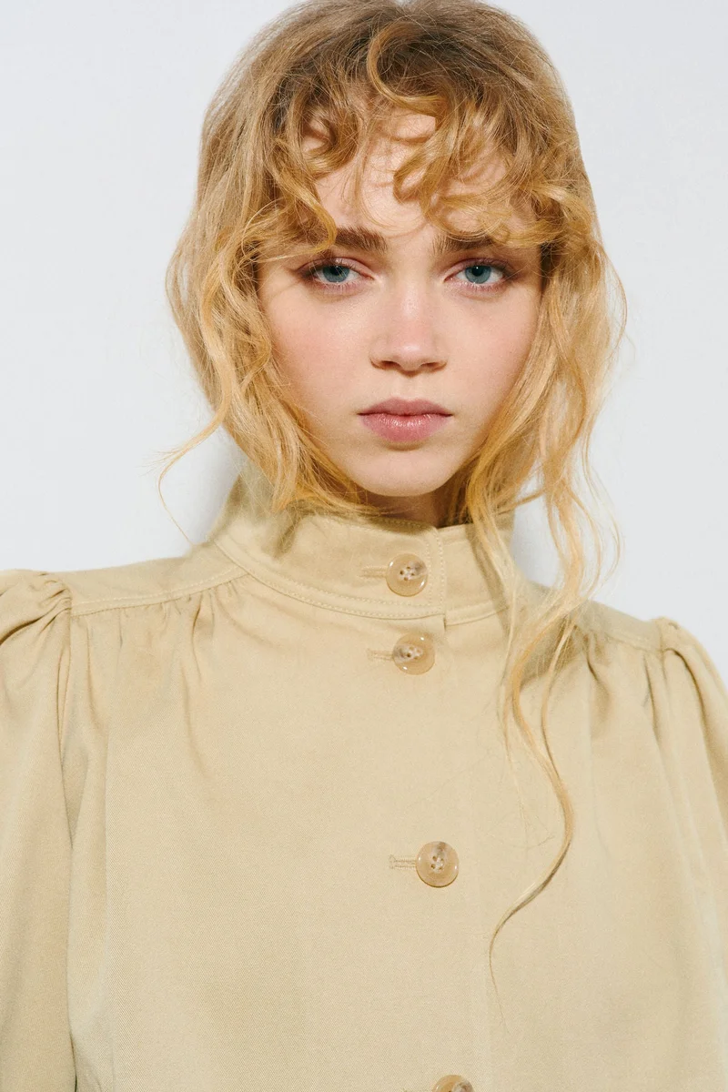 اتش اند ام جاكيت من التويل بأكمام منتفخة