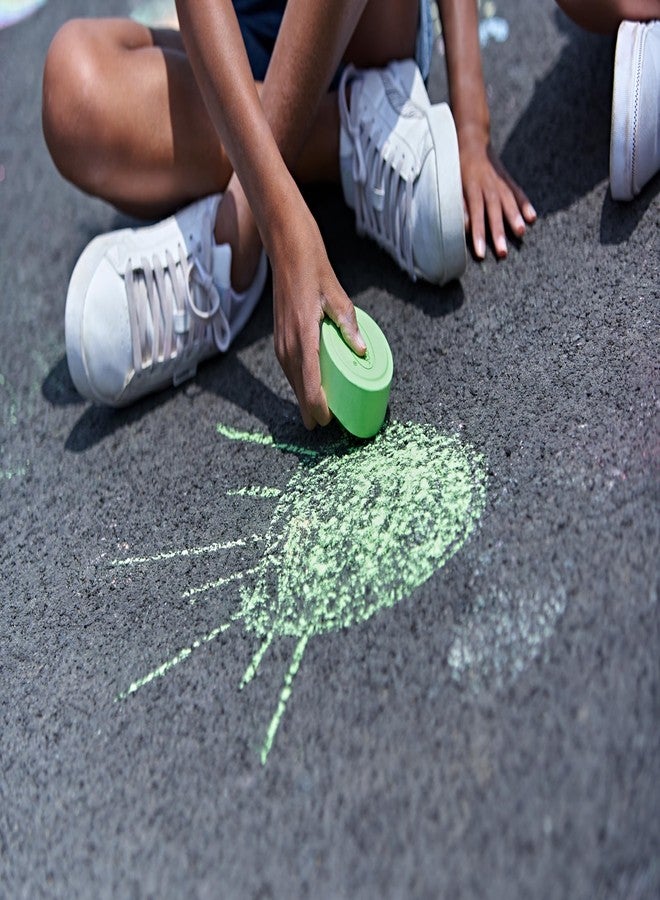 CRAYOLA Washable Outdoor Super Chalk - Assorted Colours (Box of 30) | 3 Different Ways to Colour with One Puck! | For Ages 4+ - Image 4