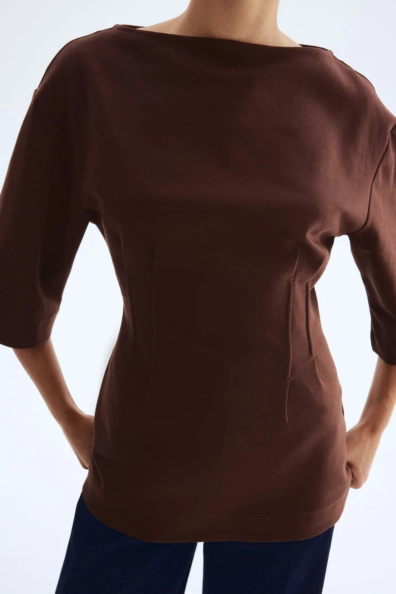 اتش اند ام تي-شيرت بخصر مدبّب