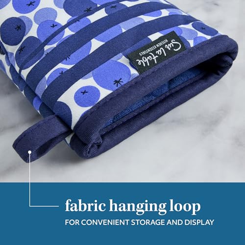 SUR LA Table Kitchen Essentials Fresh Blueberries Fruit Mini Oven Mitt 2-Pack Set, Heat Resistant, 100% Cotton, Flexible Non-Slip Silicone Grip, Blue/White, 5.5"x8" - Image 3