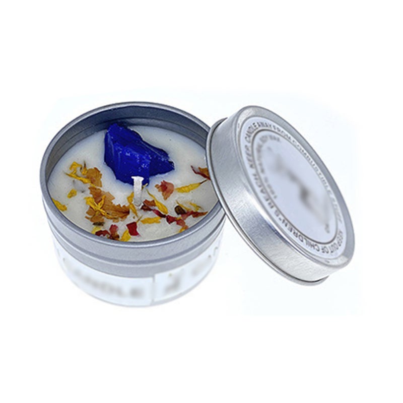 شمعة معطرة من شمع الصويا العضوي بالزهور المجففة للعلاج العطري - شمعة بحجر الكريستال بلون أرجواني في علبة معدنية مزخرفة للاسترخاء والتأمل - Image 2