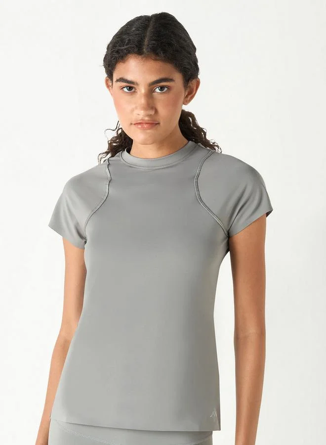 كابا تيشيرت بياقة ضيقة وأكمام قصيرة بطبعات شعار من كابا