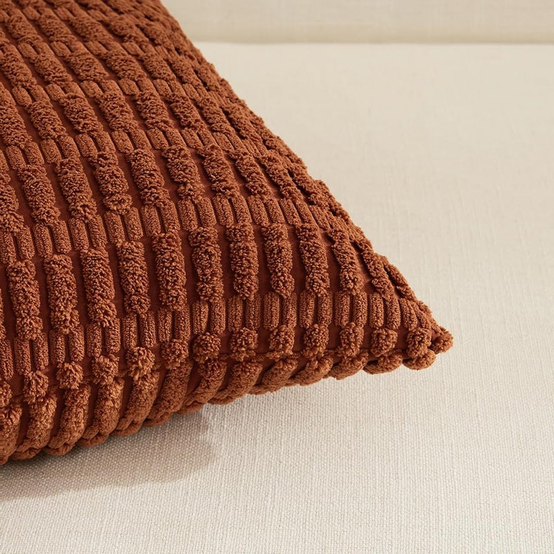 Fancy Homi فانسي هومي 4 عبوات أغطية وسائد زخرفية بلون حكيم أخضر مقاس 26x26 بوصة لغرفة المعيشة والأريكة والسرير، ديكور منزلي ريفي بوهو، وسادة مخملية ناعمة فاخرة من الكوردروي المخطط مربعة مقاس 66x66 سم - Image 4