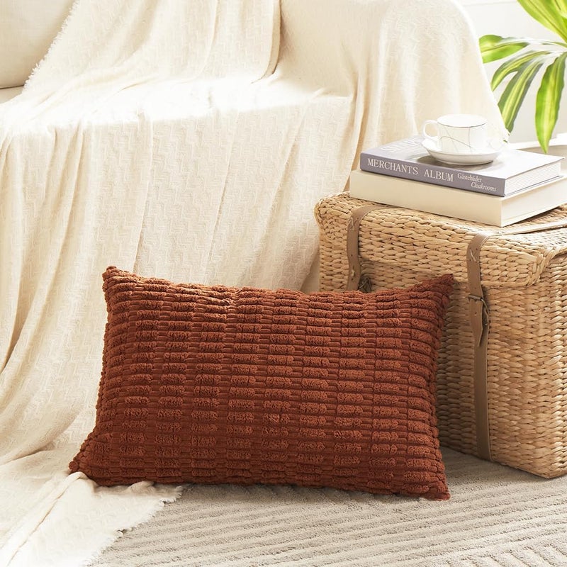 Fancy Homi فانسي هومي 4 عبوات أغطية وسائد زخرفية بلون حكيم أخضر مقاس 26x26 بوصة لغرفة المعيشة والأريكة والسرير، ديكور منزلي ريفي بوهو، وسادة مخملية ناعمة فاخرة من الكوردروي المخطط مربعة مقاس 66x66 سم - Image 2