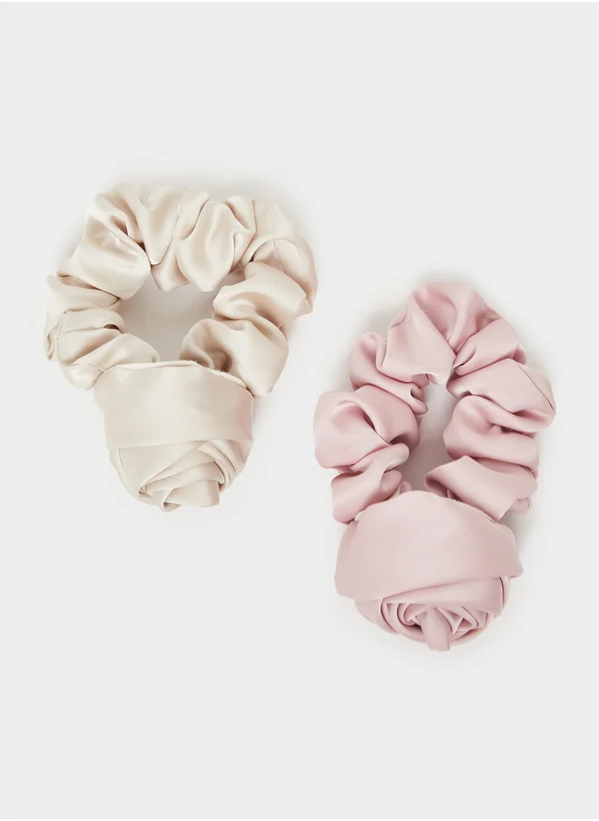 ستايلي Set of 2 -  Solid Scrunchie with Flower Detail