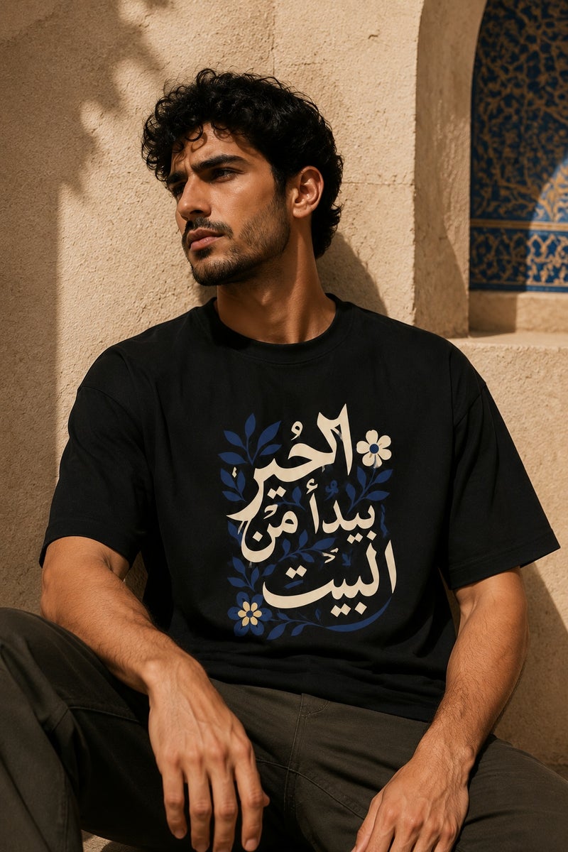 تي شيرت رجالي أسود بطبعة خط عربي أنيقة بقصة واسعة وأكمام قصيرة وياقة دائرية - Image 4