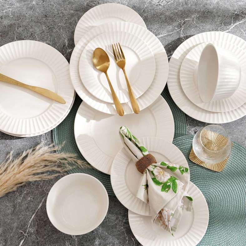 Pan Home Cecila 18-Piece Porcelain Dinner Set - White