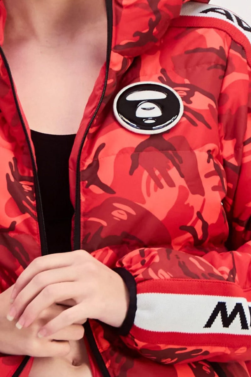 Aape BY *A BATHING APE® جاكيت بافر مموه للنساء، مجموعة حمراء - Image 5