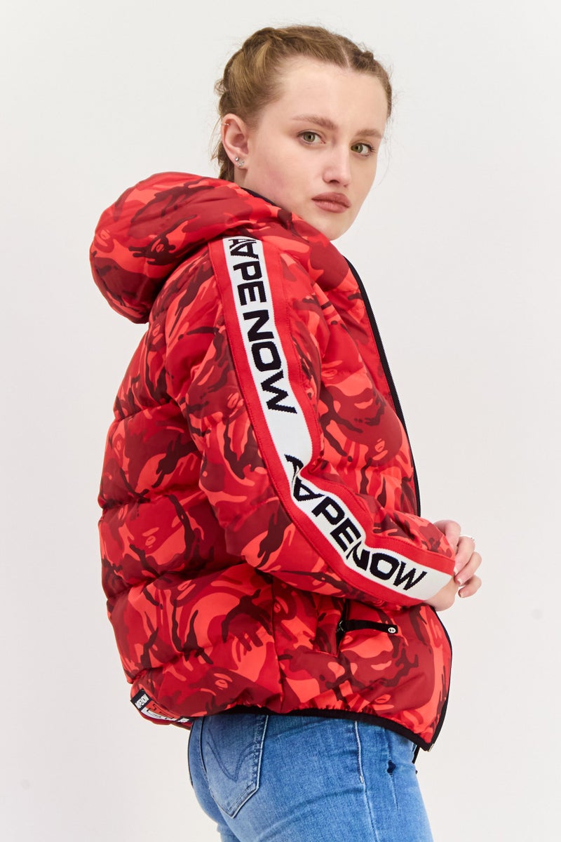 Aape BY *A BATHING APE® جاكيت بافر مموه للنساء، مجموعة حمراء - Image 2