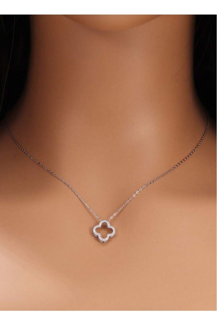 925 ستيرلنغ سيلفر تشارمز سلسال من الفضة الإسترلينية عيار 925 بقلائد فاخرة ناعمة مصنوعة بجودة عالية ودقة شديدة على شكل زهرة رباعية مرصعة بفصوص صغيرة من كريستال الزيركون لتعطي مظهرا رائعا للأميرة التي تستحقها - Image 1