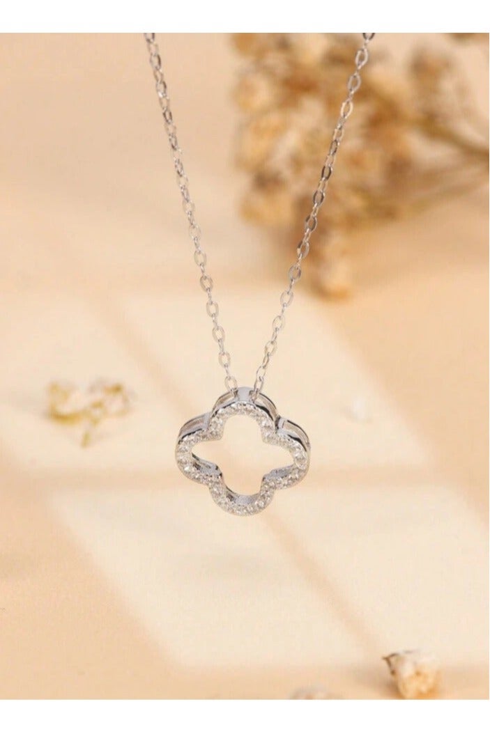 925 ستيرلنغ سيلفر تشارمز سلسال من الفضة الإسترلينية عيار 925 بقلائد فاخرة ناعمة مصنوعة بجودة عالية ودقة شديدة على شكل زهرة رباعية مرصعة بفصوص صغيرة من كريستال الزيركون لتعطي مظهرا رائعا للأميرة التي تستحقها - Image 2