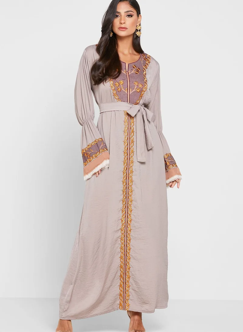 hayas closet Embroidered Jalabiya