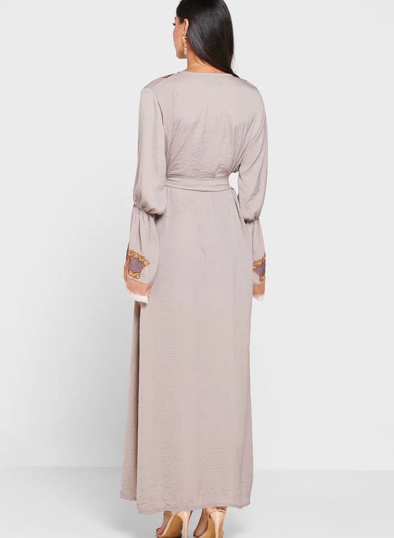 hayas closet Embroidered Jalabiya