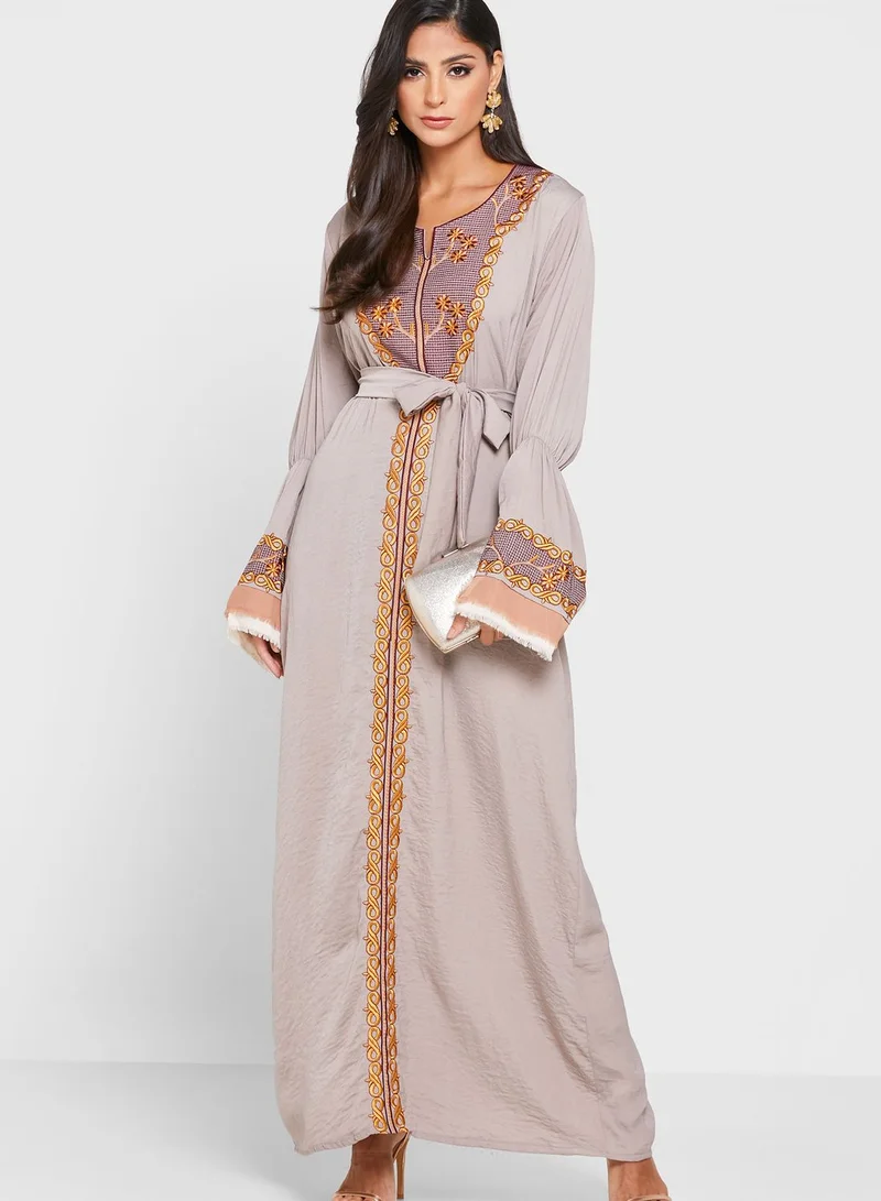 hayas closet Embroidered Jalabiya