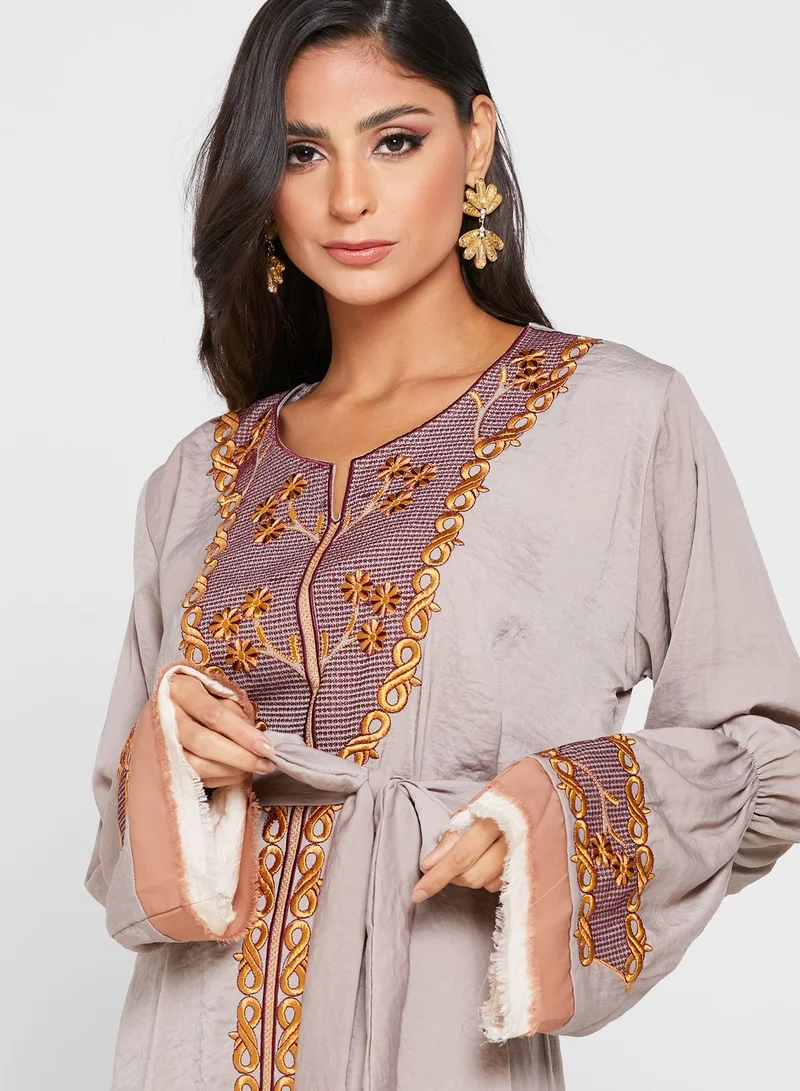 hayas closet Embroidered Jalabiya