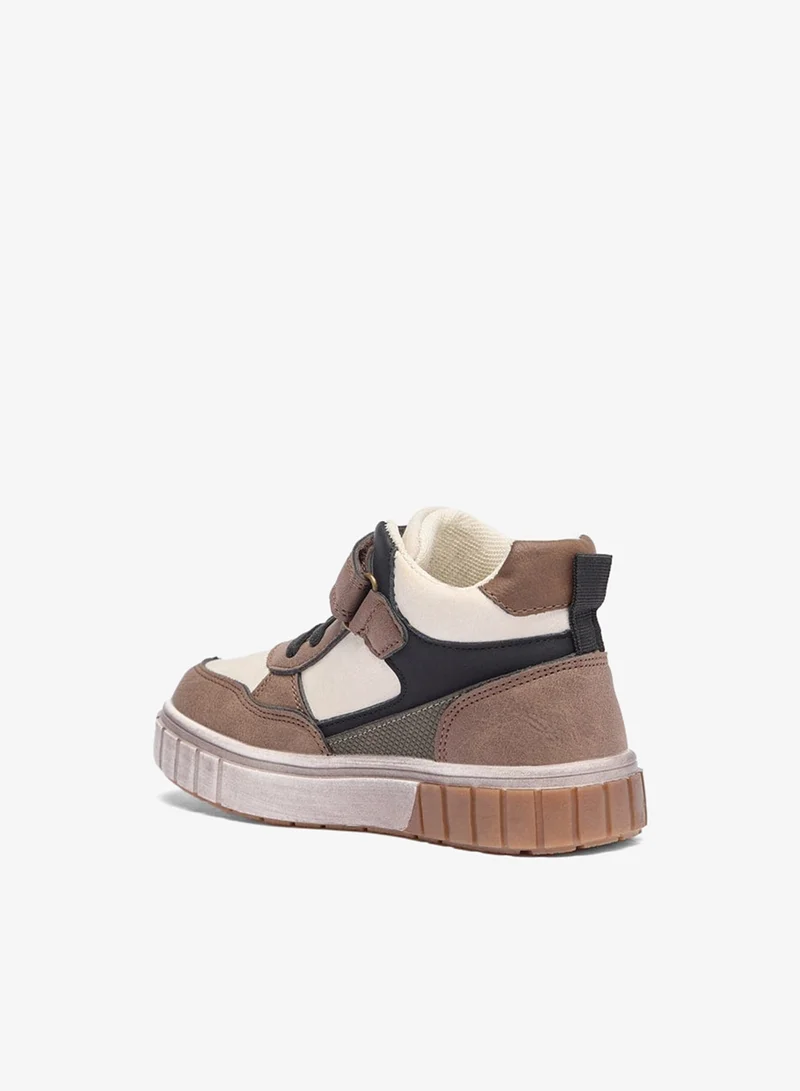 ال بي ال من شو اكسبرس سنيكرز أولادي بتصميم مقطع عالي وإغلاق بشريط لاصق