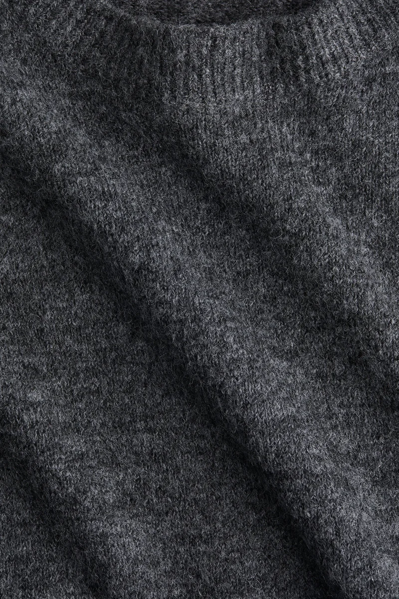 اتش اند ام كنزة محبوكة بدقة