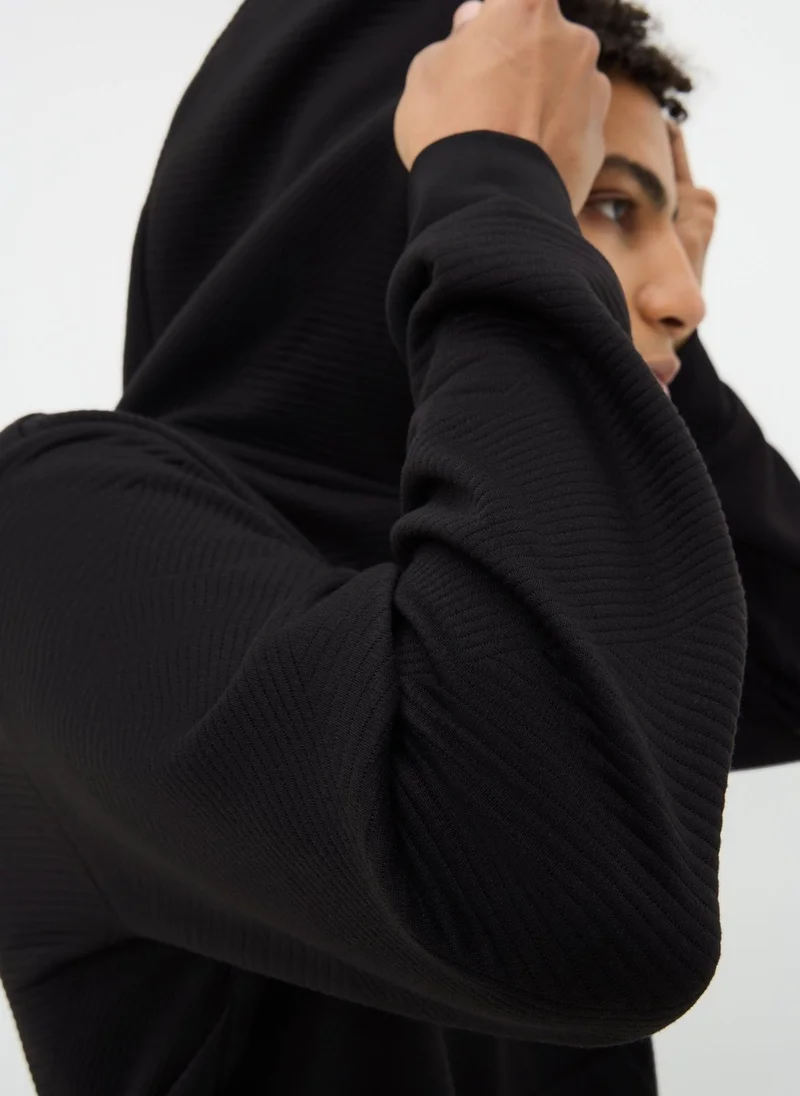 ماتلان هودي مبطن بمسامات سوداء