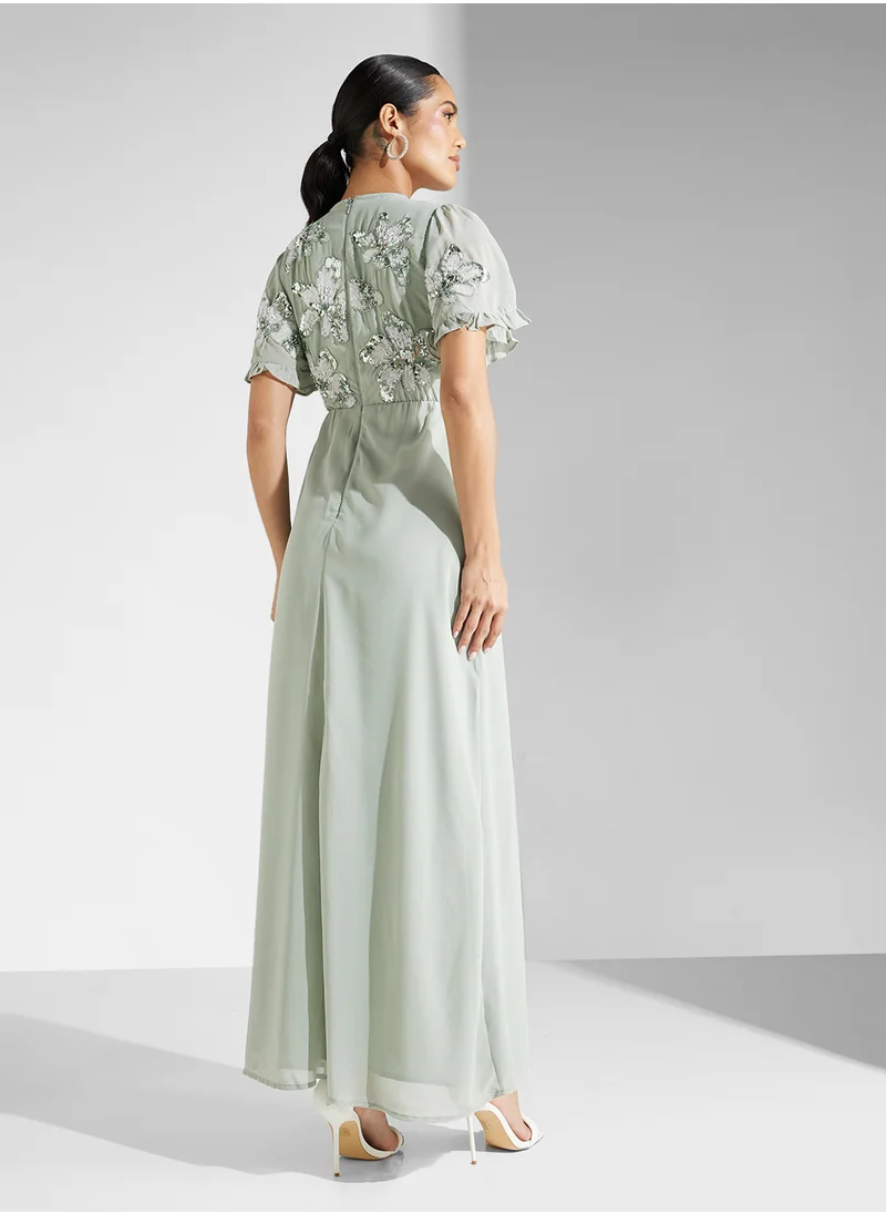 مايا Floral Embellished Angel Sleeve Maxi Dress