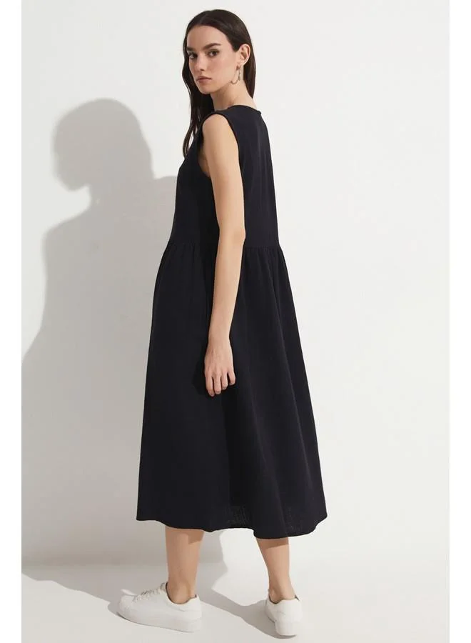 JUNE Sleeveless Black Midi Dress