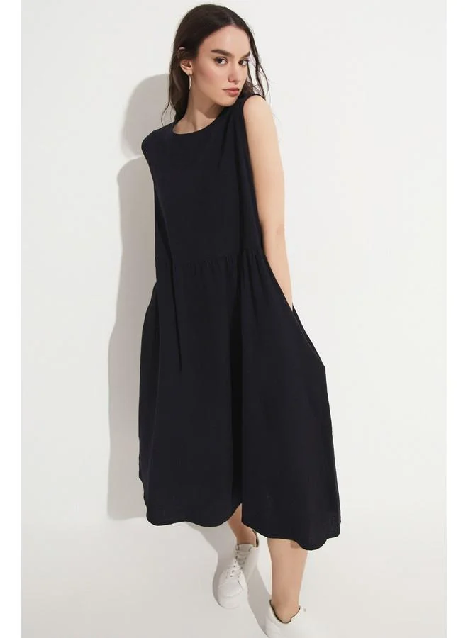 JUNE Sleeveless Black Midi Dress