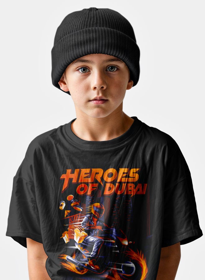 همبلكات تي شيرت للأولاد من هيرو أوف دبي تصميم ديزرت رايدر بطباعة جرافيك كاجوال باللون الأسود مصنوع من قطن فاخر 100% إصدار حصري وهدية تذكارية - Image 1