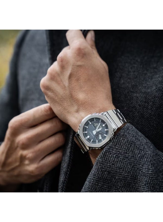 G-SHOCK ساعة أنالوج-ديجيتال GM-2110D-8ADR، 49.3 مم قرص معدني رمادي، هيكل وسوار من الفولاذ المقاوم للصدأ والرَاتنج، مقاومة للماء حتى 200 م - Image 3