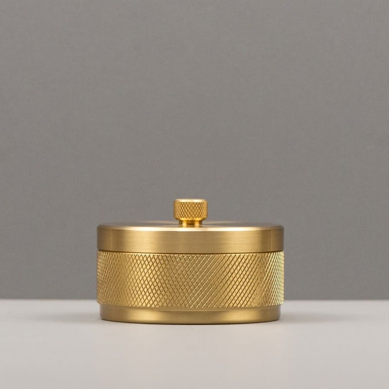 Patterned Brass Ashtray With Lid Anti Fly Home Office Decor - Image 5