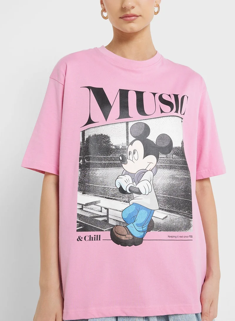 ديزني تيشيرت بطبعة ميكي كبير الحجم