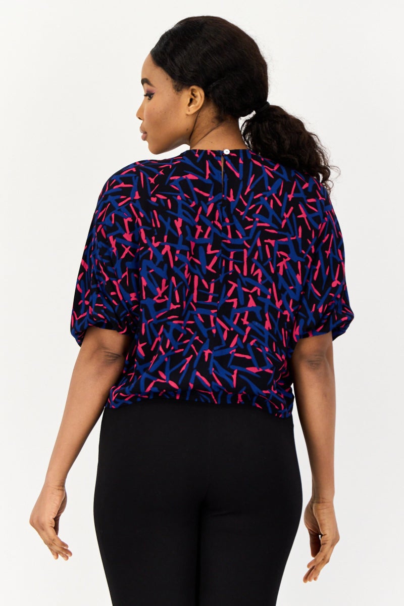 ONLY بلوزة نسائية بأكمام قصيرة وياقة دائرية، مطبوعة بألوان متعددة - Image 4