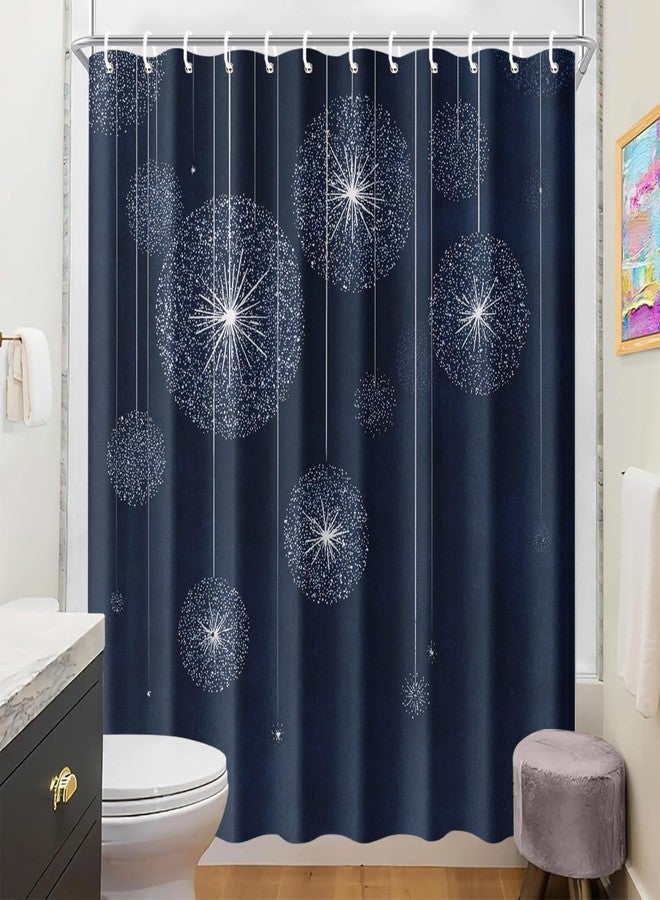 ستارة حمام IOHEFY بتصميم نجوم متفجرة باللون الكحلي، مقاس 72 × 72 بوصة، مزودة بخطافات، بتصميم أنيق مستوحى من سماء الليل المتلألئة، مصنوعة من قماش فاخر، مع أضواء معلقة، ونمط سماوي، وحوض استحمام عصري. - Image 3