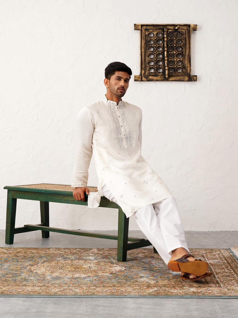 Jompers Men's Silk Blend Geometric Regular Kurta - Image 4
