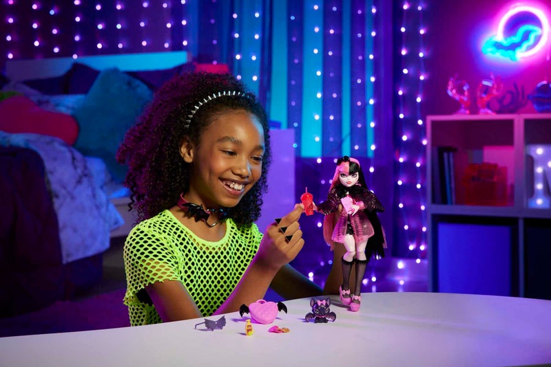 Monster High Doll, Draculaura with Pink & Black Hair in Signature Look with Fashion Accessories & Pet Bat Count Fabulous - Image 2