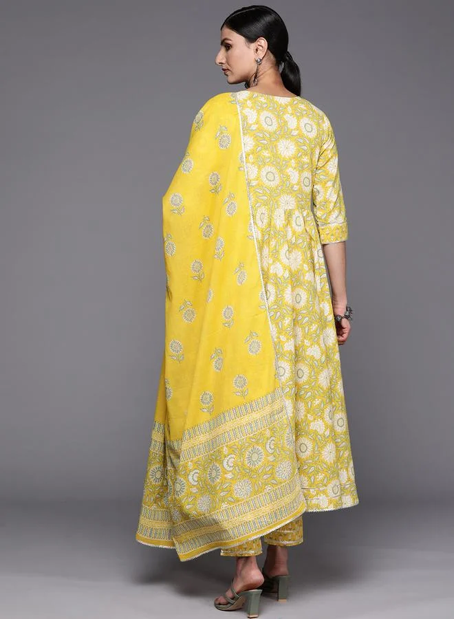 لباس All-Over Print Gotta Patti Kurta and Mid Rise Trousers with Dupatta Set by Styli