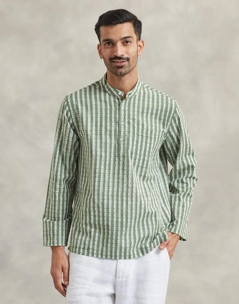 فاب انديا قميص قطني أخضر بفتحة متوسطة