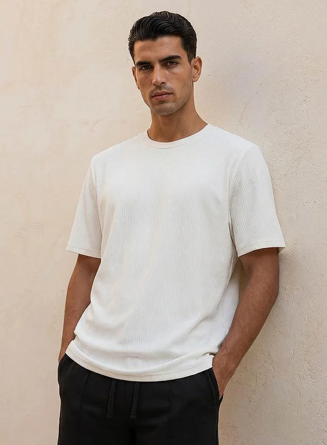Iconic Iconic Men Regular Fit Crew Neck Short Sleeves Textured T-shirt