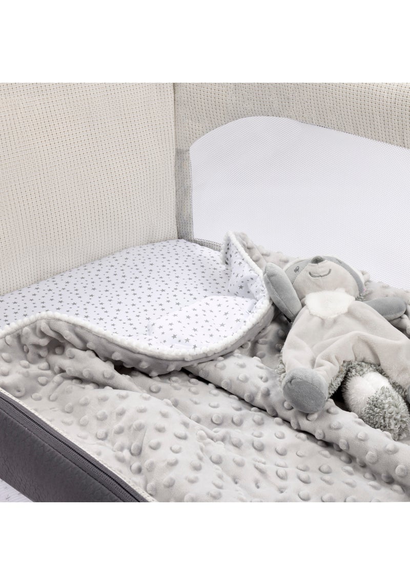 NINI Nini Baby 3-Piece Bassinet Bedding Set, Sweet Dreams, Soft Cotton, Includes 2 Fitted Sheets & 1 Reversible Plush Comforter, Fits Bassinet Size Up to 50x80 cm  - Image 2