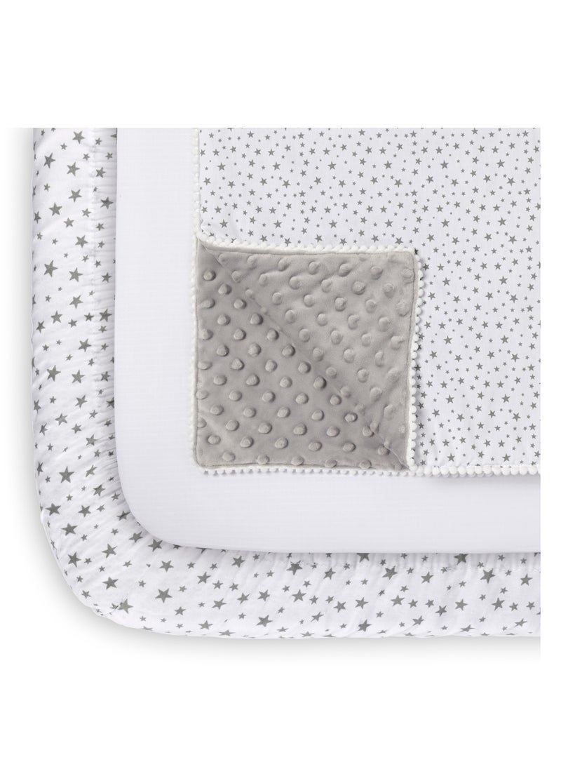 NINI Nini Baby 3-Piece Bassinet Bedding Set, Sweet Dreams, Soft Cotton, Includes 2 Fitted Sheets & 1 Reversible Plush Comforter, Fits Bassinet Size Up to 50x80 cm  - Image 5