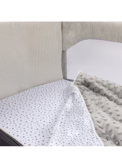 NINI Nini Baby 3-Piece Bassinet Bedding Set, Sweet Dreams, Soft Cotton, Includes 2 Fitted Sheets & 1 Reversible Plush Comforter, Fits Bassinet Size Up to 50x80 cm  - Image 3
